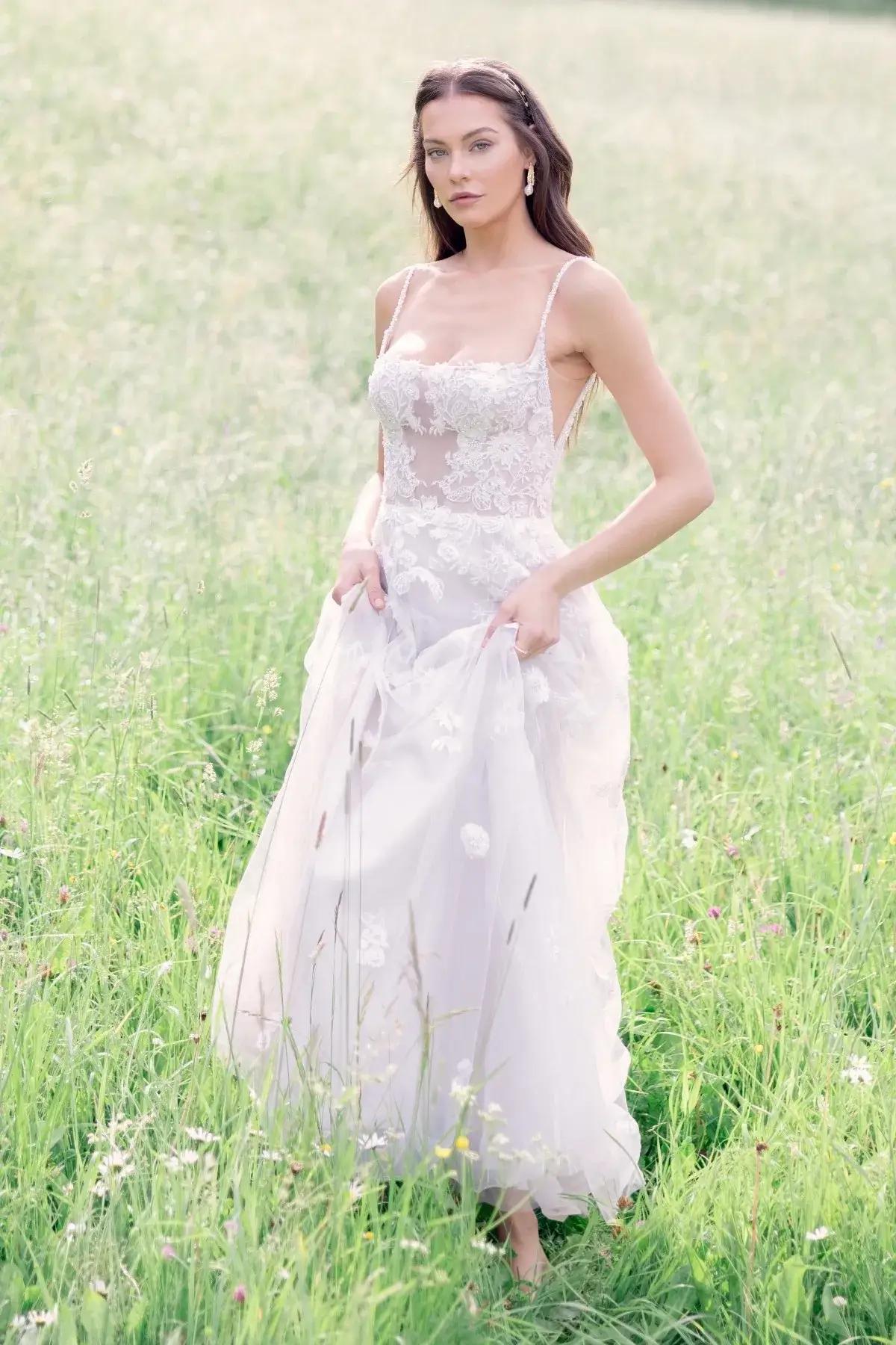 Chic and Sophisticated: Classic Summer Wedding Style Ideas Image